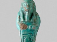Aeg F 156  Aeg F 156, Spätzeit, Uschebti, Hellblaue Fayence, H 12,2 cm, B 4,0 cm, T 2,9 cm : Bestandskatalog Ägypten
